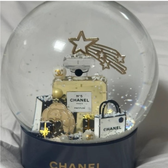 CHANEL BEAUTĒ 2025 Snow Globe ☃️ - Picture 4 of 4